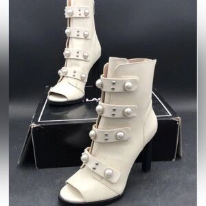 NIB KARL LAGERFELD womens Brayden Peep Toe Bootie in bone size 8